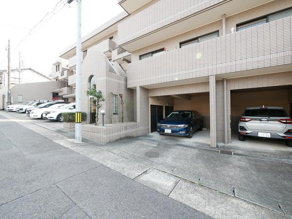 グランドメゾン南山 駐車場