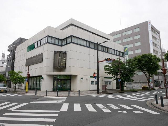 銀行