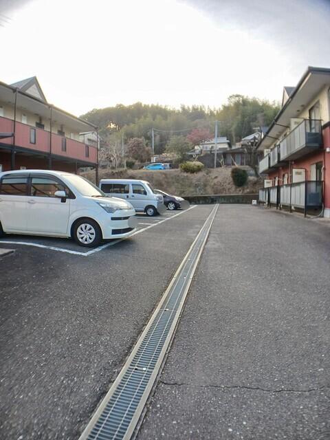 アクシスⅡ（206） 駐車場