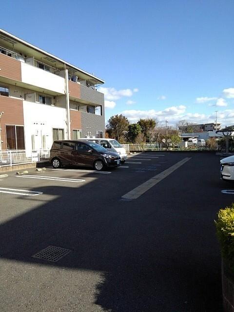 モデルノ　カーサ（104） 駐車場