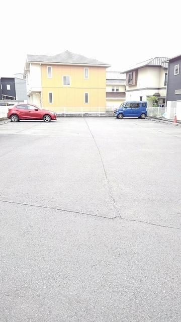 ウエストキャッスルＢ（104） 駐車場
