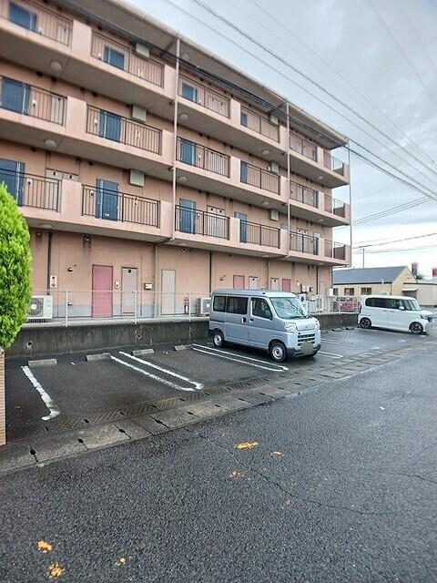 Ｇｒａｃｅ　下郡（303） 駐車場