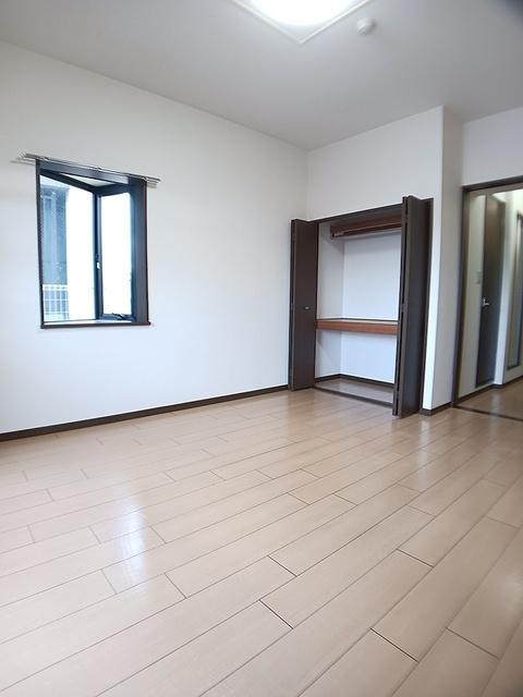 ＢＬＵＥ　ＳＫＹ　鴻川（111） 室内