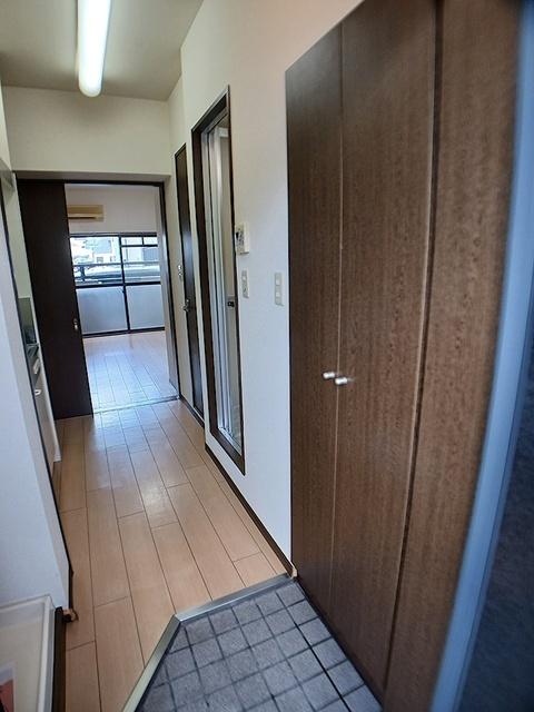 ＢＬＵＥ　ＳＫＹ　鴻川（111） 玄関