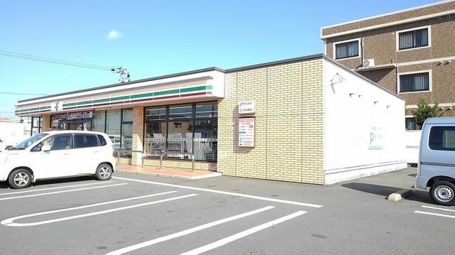 セブンイレブン：950m