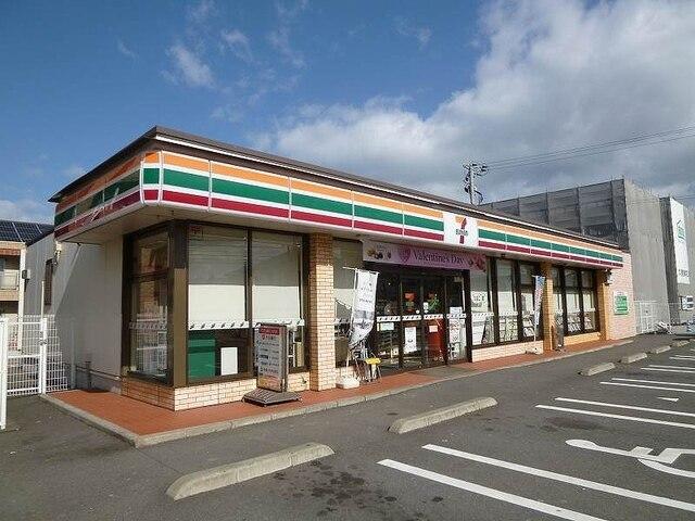 セブンイレブン：270m