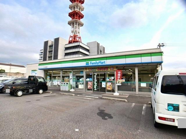 ファミリーマート　原新町店：260m