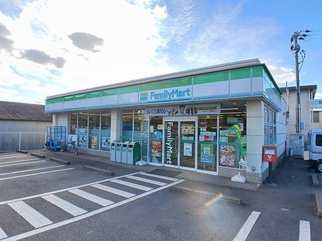 ファミリーマート　三川店：800m
