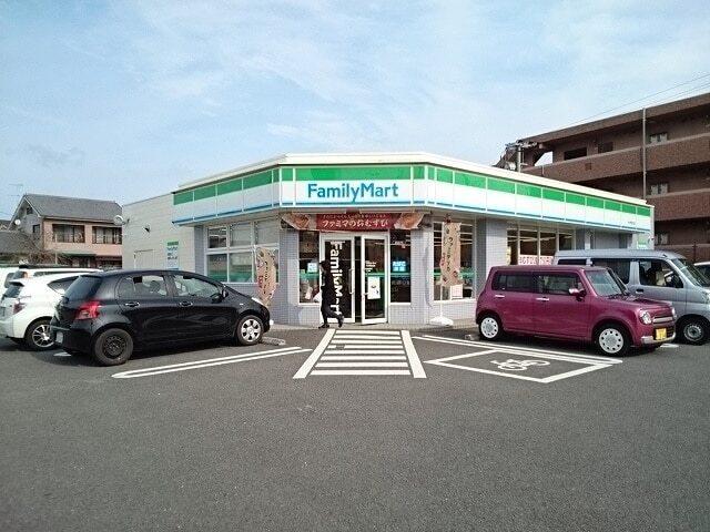 ファミリーマート：200m