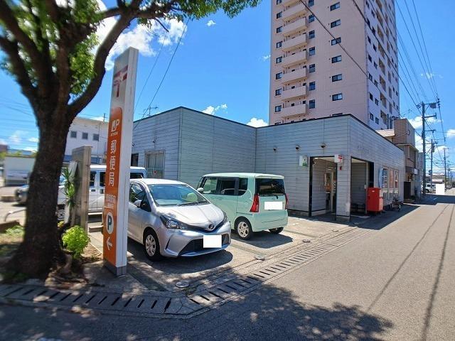 鶴崎駅前郵便局：300m