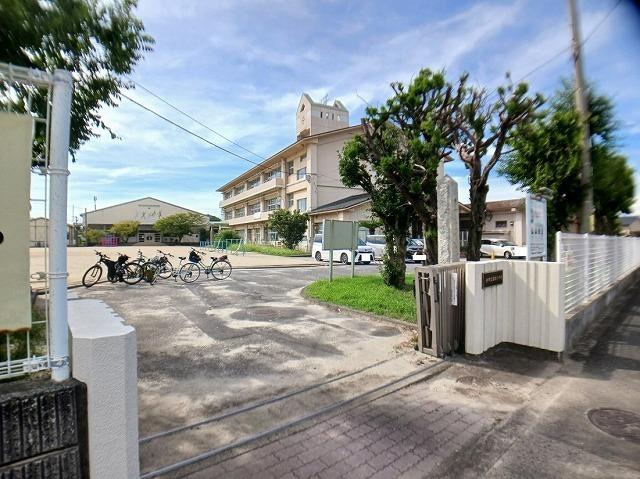 高田小学校：550m