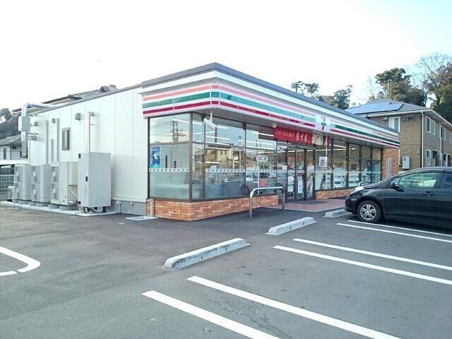 セブンイレブン　里３丁目店：550m