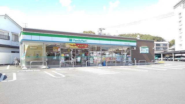 ファミリーマート　三ケ田町店：350m