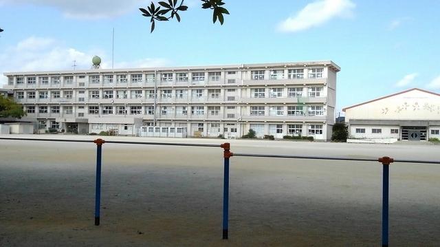 別保小学校：900m