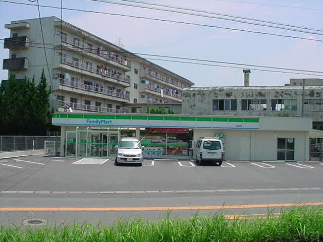 ファミリーマート：400m
