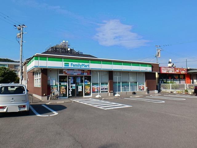 ファミリーマート　賀来店：750m