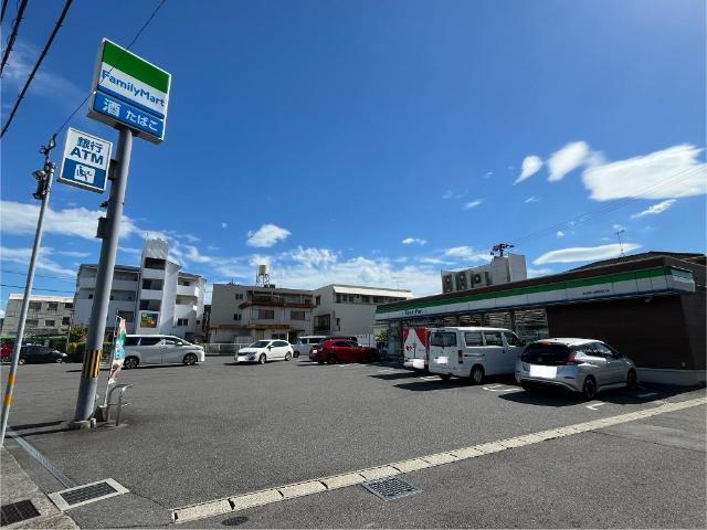 ファミリーマート大分県立病院西口店：465m