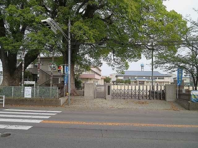 明治小学校：900m