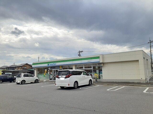 ファミリーマート：300m