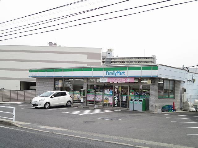 ファミリーマート：120m