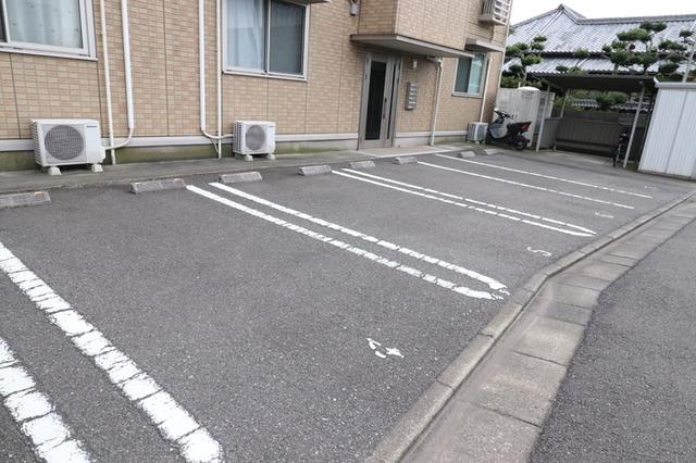 エクレール美濃屋　Ｃ（205） 駐車場
