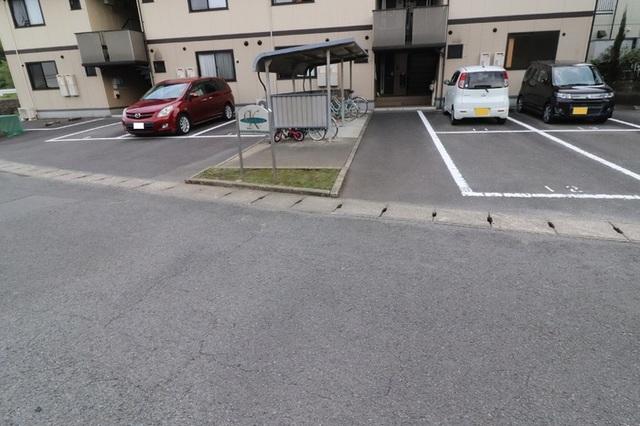ヴェルドミールＫ（205） 駐車場