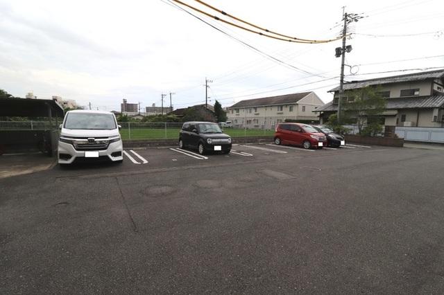 グリーンパーク古国府（205） 駐車場