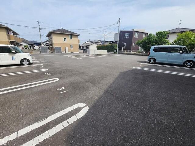 BraveryⅡ（ﾌﾞﾚﾊﾞﾘｰ）（102） 駐車場