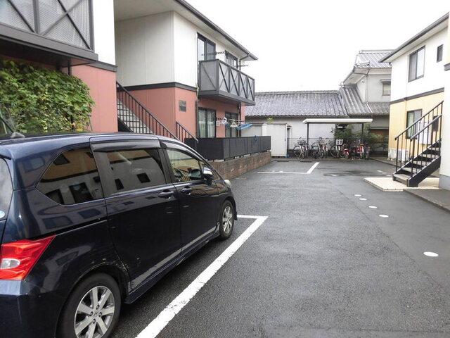 ボヌール羽屋E（202） 駐車場