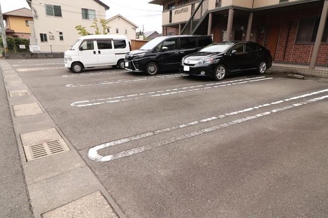 グランデ賀来（103） 駐車場