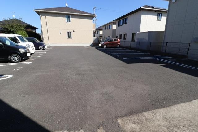 コーポラス羽屋A（112） 駐車場
