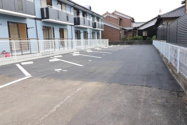 アスール三佐（202） 駐車場