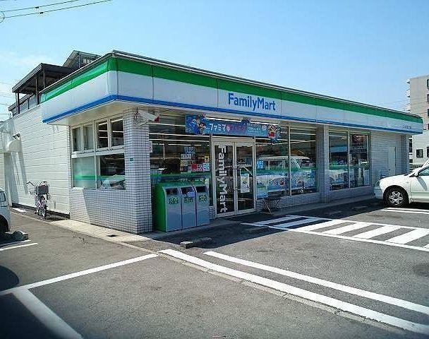 ファミリーマート三佐3丁目店：1300m