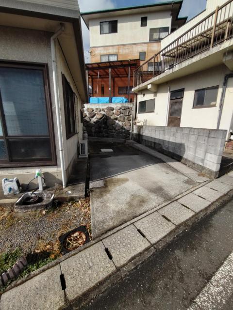 建物北側駐車スペース