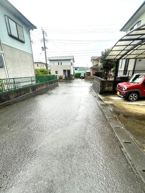 大分市梅が丘中古戸建 前面道路含む現地写真