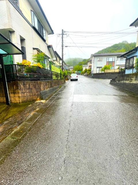 大分市梅が丘中古戸建 前面道路含む現地写真