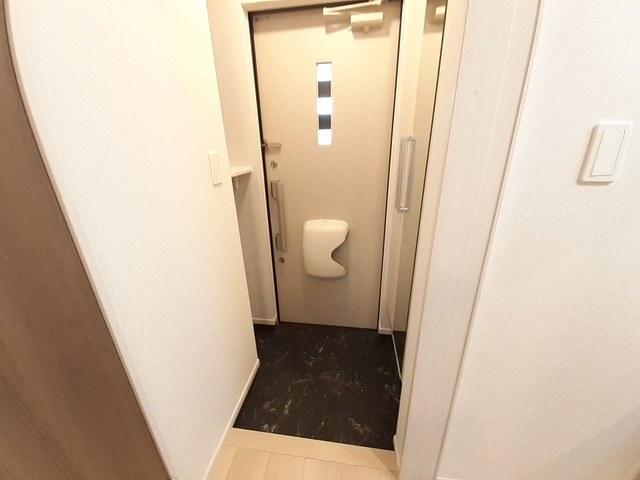 カルセドニー（302） 玄関