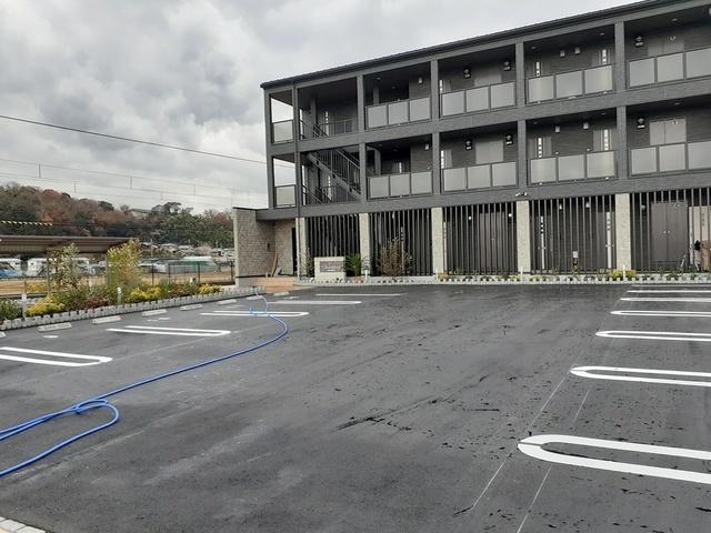 カルセドニー（302） 駐車場