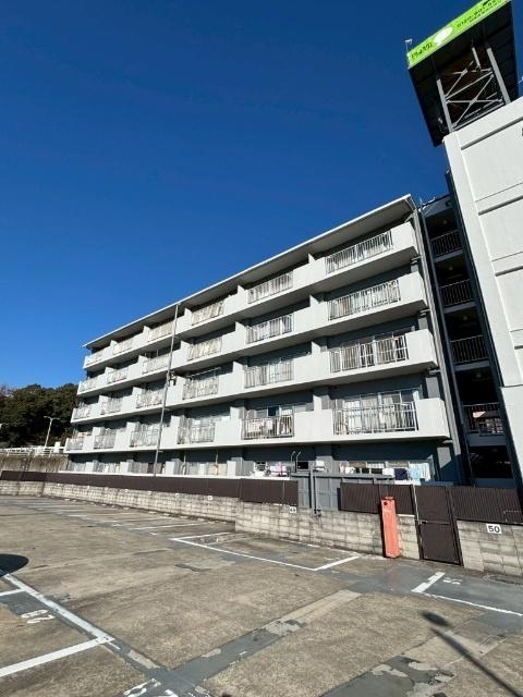 生駒郡三郷町勢野東マンション 駐車場