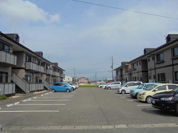 メゾン・フローラ　C（103） 駐車場