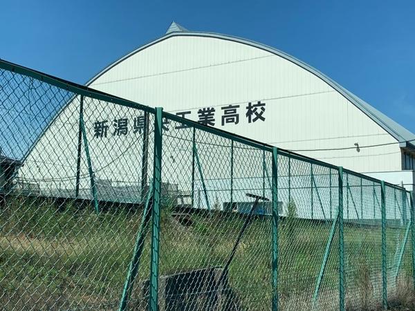 新潟県立新潟県央工業高校：4270m