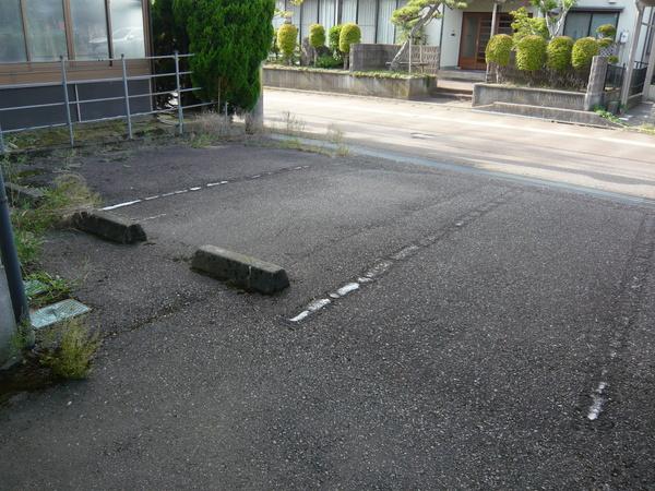 アポロン（101） 駐車場