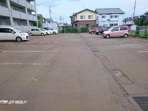 ERMスクウェアガーデン東館 駐車場