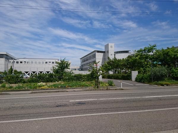 新潟県立三条高校：816m