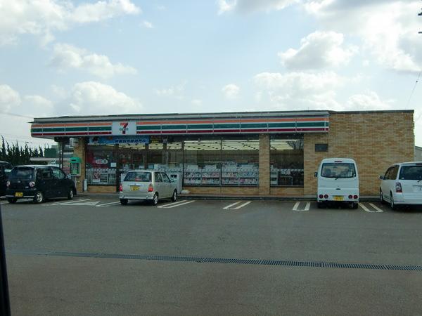 セブンイレブン三条西裏館店：684m