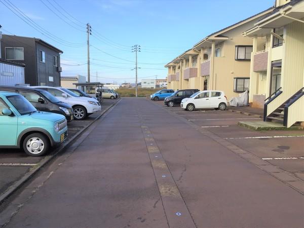 サンビレッジ鶴田　C（8） 駐車場