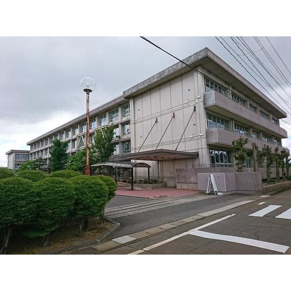 三条市立第三中学校：556m