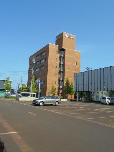 三条信用金庫本店：202m