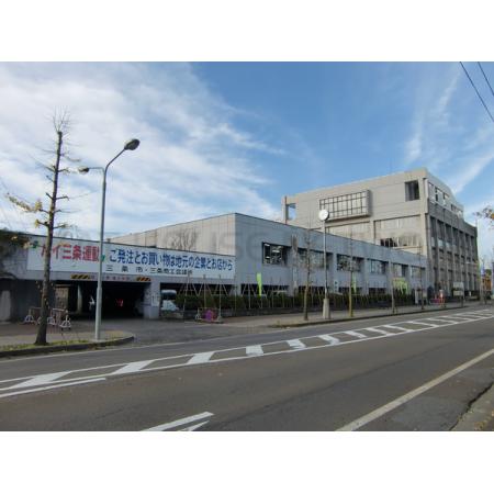 三条市役所本庁舎：2063m