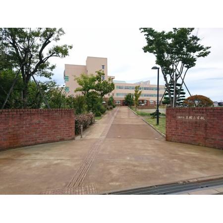 三条市立裏館小学校：439m